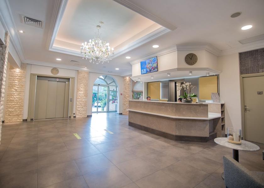 Provence - Alpes - Cote d'Azur Carros Lobby