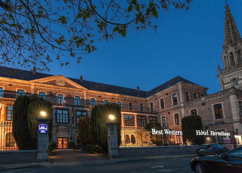 Hauts-de-France Montreuil-sur-Mer Front of property - evening/night