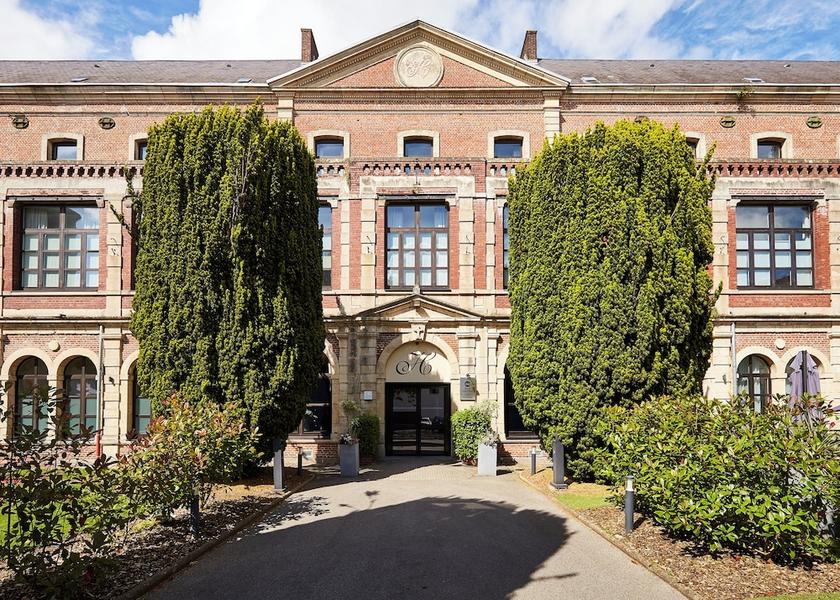 Hauts-de-France Montreuil-sur-Mer Front of property