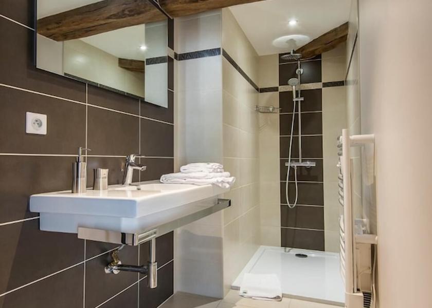 Bourgogne-Franche-Comte Aze Bathroom