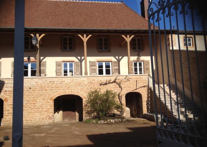 Bourgogne-Franche-Comte Aze Exterior Detail