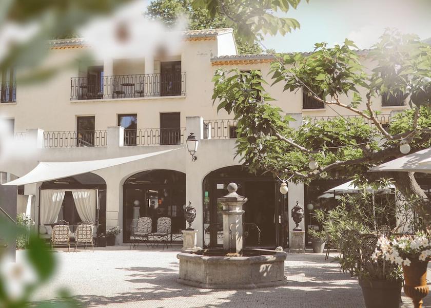 Provence - Alpes - Cote d'Azur Fontaine-de-Vaucluse Facade