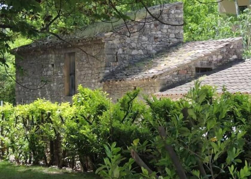 Provence - Alpes - Cote d'Azur Fontaine-de-Vaucluse Exterior Detail