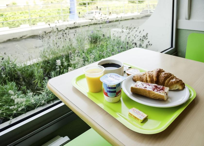 Île-de-France Avon Breakfast meal