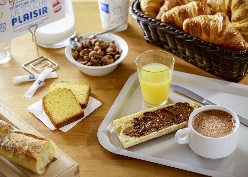 Île-de-France Avon Breakfast buffet