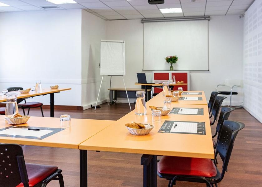 Occitanie Portet-sur-Garonne Meeting Room