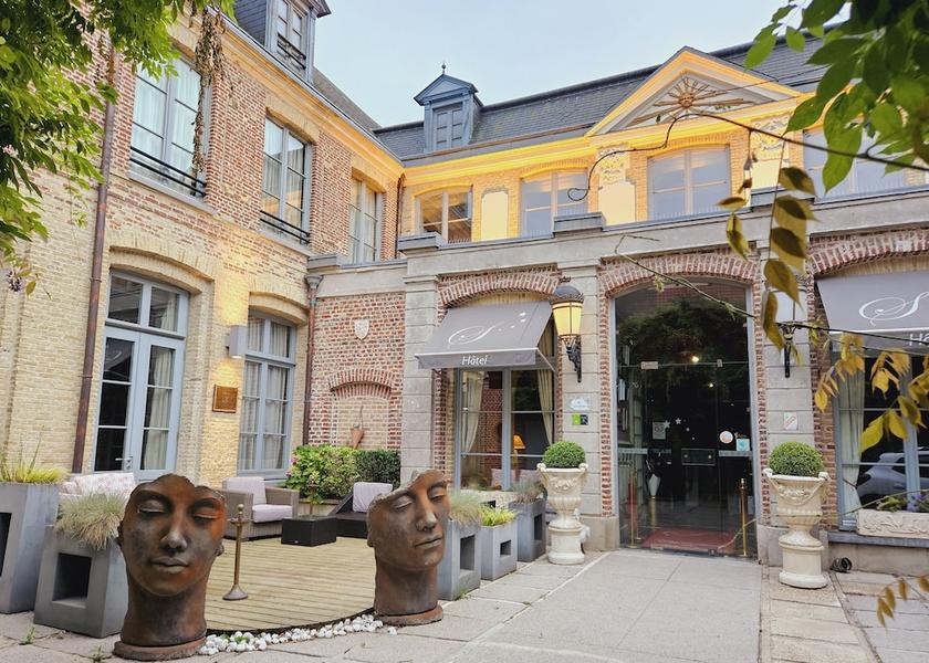 Hauts-de-France Cassel Front of property