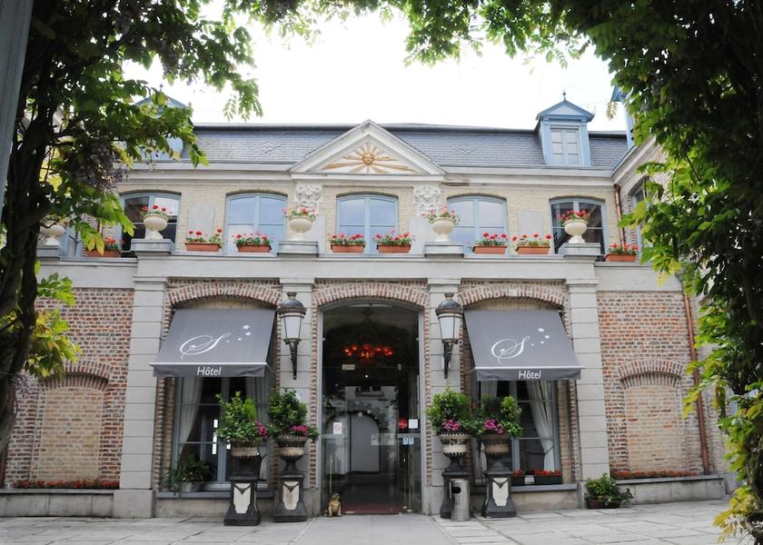 Hauts-de-France Cassel Facade