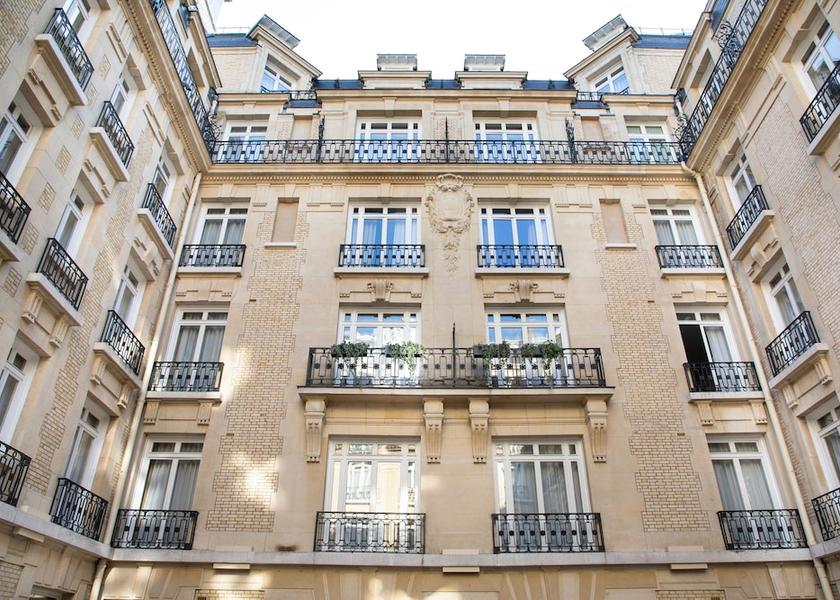 Ile-de-France Paris Exterior Detail