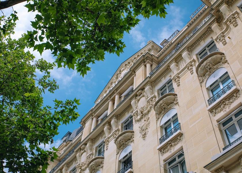 Ile-de-France Paris Exterior Detail