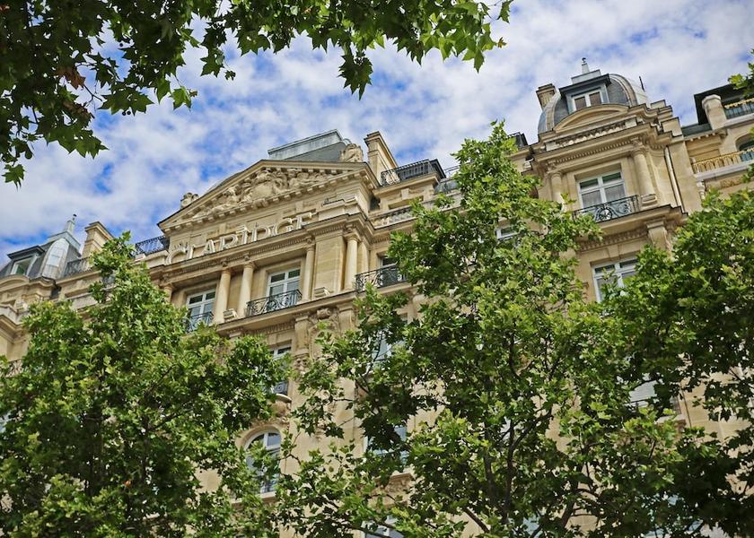 Ile-de-France Paris Exterior Detail