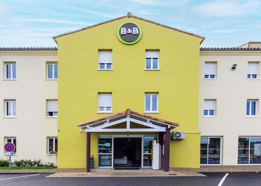 Nouvelle-Aquitaine Castelculier Facade