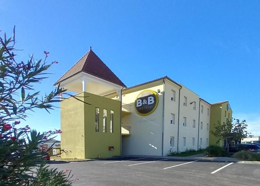 Nouvelle-Aquitaine Castelculier Facade