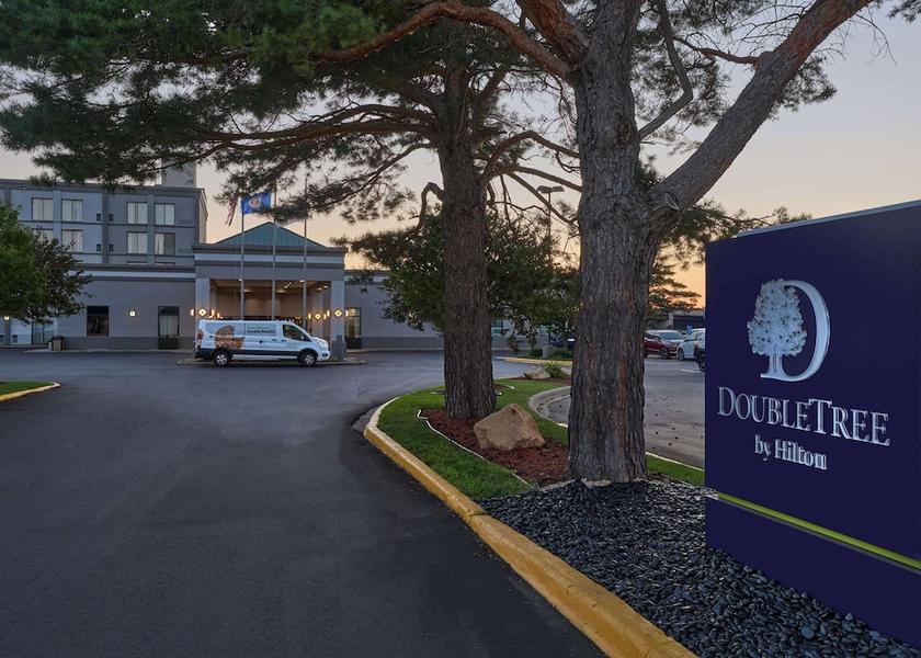 Minnesota Bloomington Exterior Detail