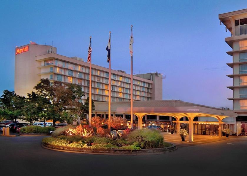 Missouri St. Louis Exterior Detail