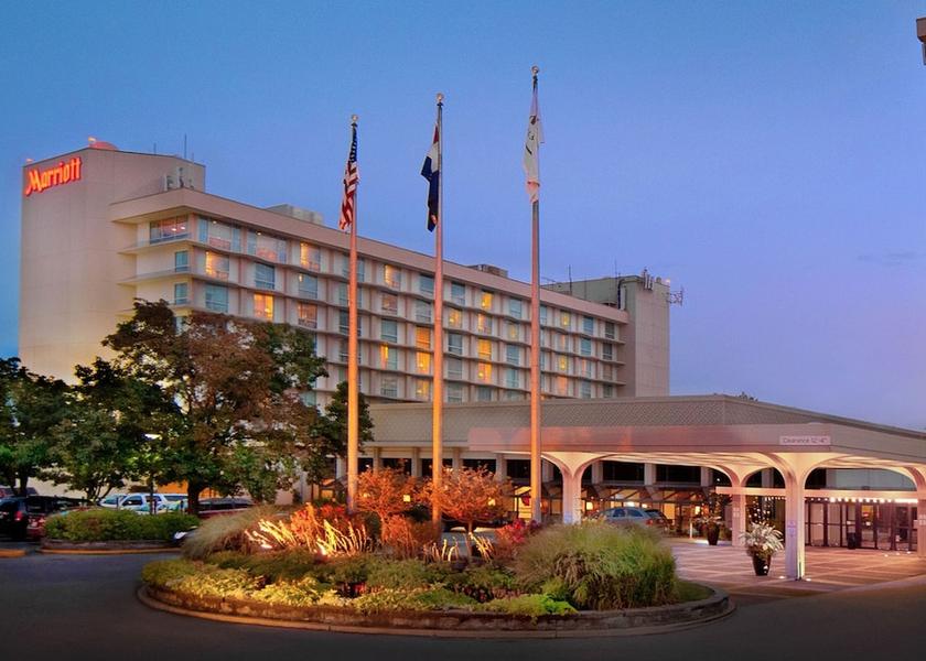 Missouri St. Louis Exterior Detail