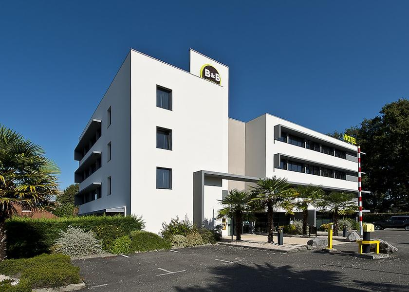 Nouvelle-Aquitaine Pau Front of property
