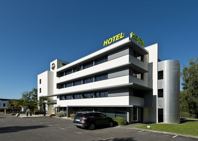 Nouvelle-Aquitaine Pau Front of property