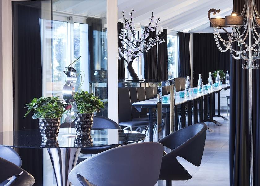 Auvergne-Rhône-Alpes Saint-Etienne Meeting facility