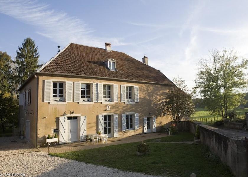 Bourgogne-Franche-Comte Cenans Facade
