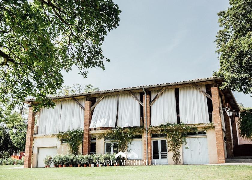 Occitanie L'Honor-de-Cos Outdoor Wedding Area