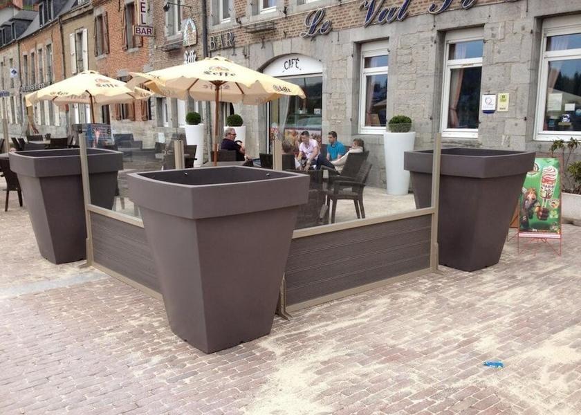 Grand Est Givet Bar (on property)