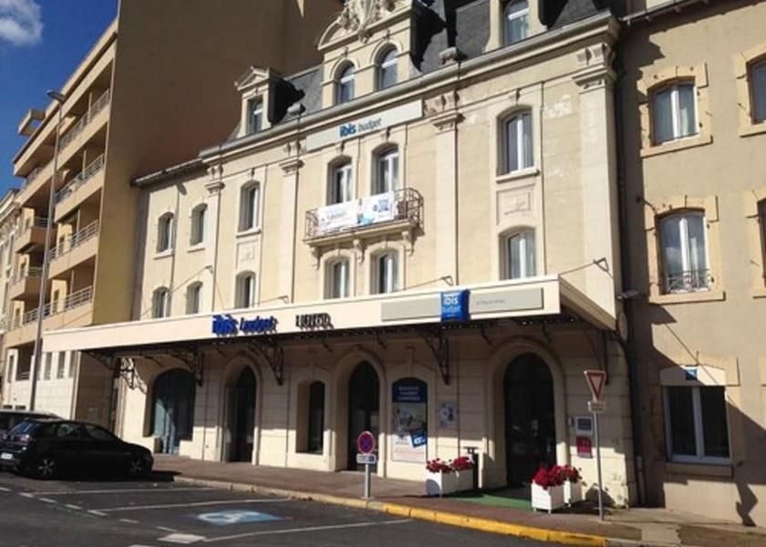 Auvergne-Rhone-Alpes Le Puy-en-Velay Facade