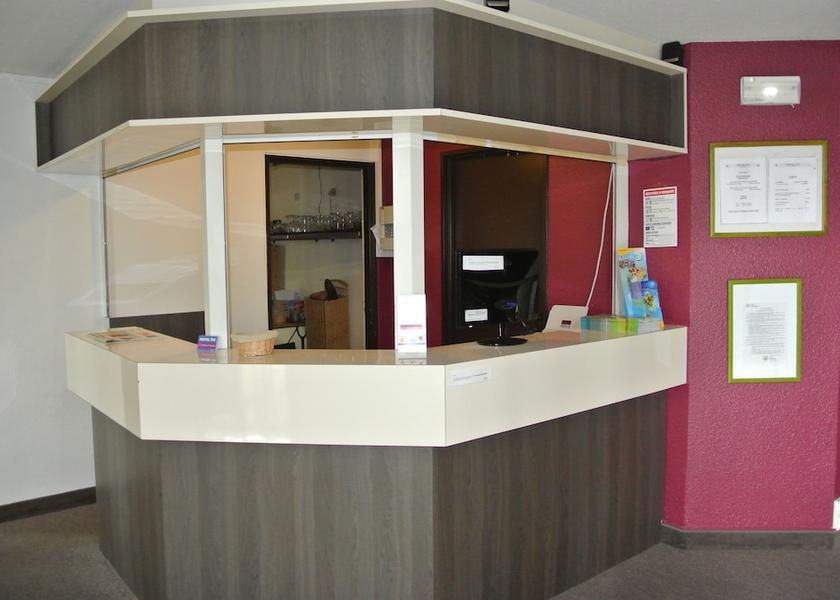 Pays de la Loire Arnage Reception