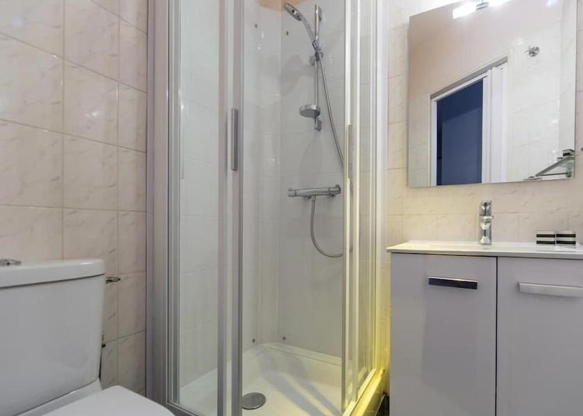 Île-de-France Fontainebleau Bathroom