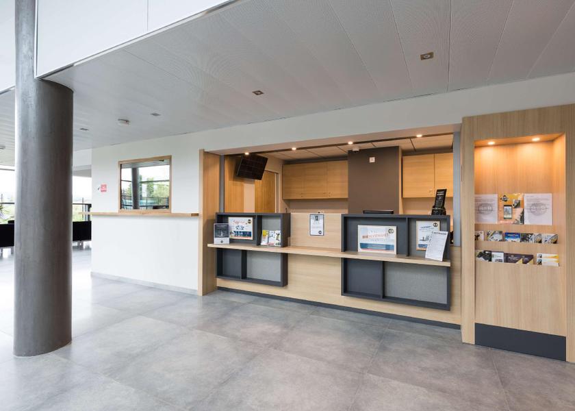 Grand Est Woippy lobby