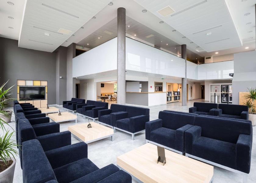 Grand Est Woippy lobby