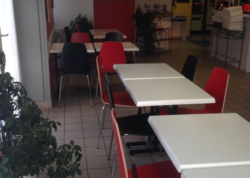 Grand Est Talange Dining Area