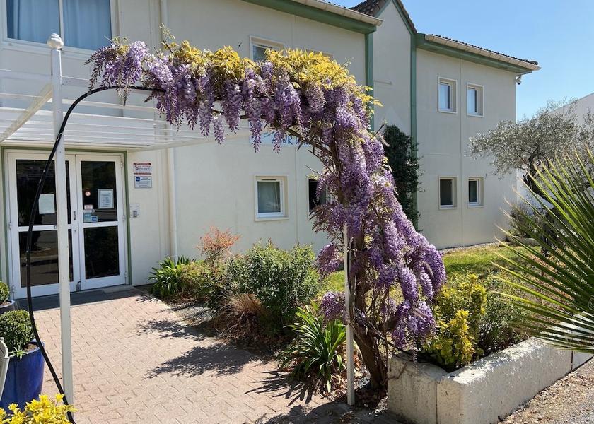 Provence - Alpes - Cote d'Azur Salon-de-Provence Facade
