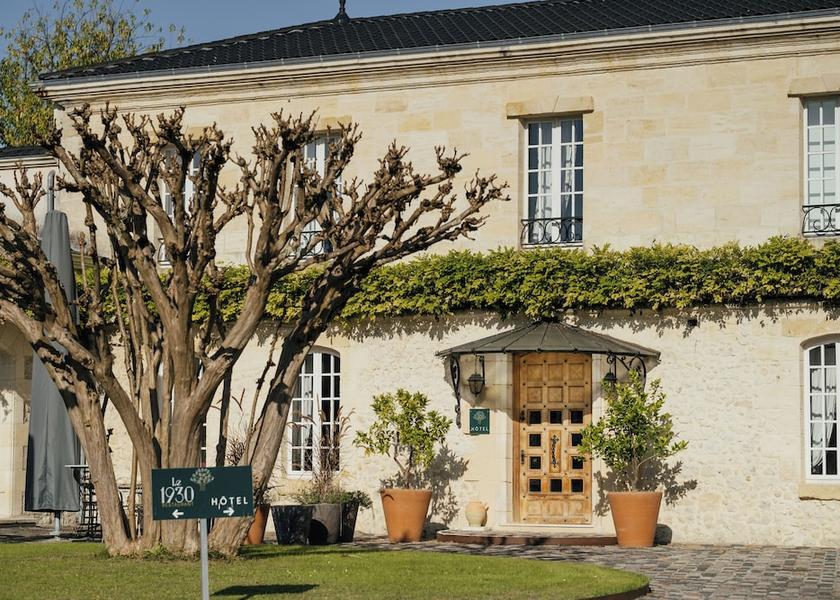 Nouvelle-Aquitaine Saint-Medard-d'Eyrans Front of property
