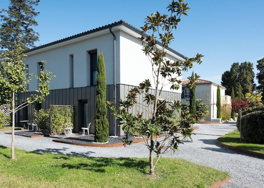 Nouvelle-Aquitaine Saint-Medard-d'Eyrans Front of property