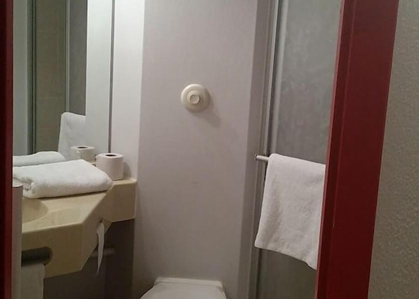 Grand Est Sarreguemines Bathroom