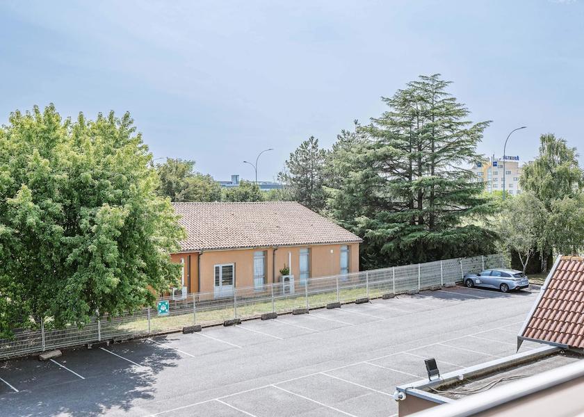 Nouvelle-Aquitaine Chasseneuil-du-Poitou Parking
