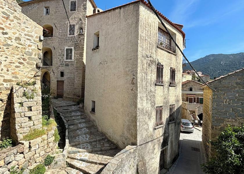 Corsica Olmeto Courtyard view