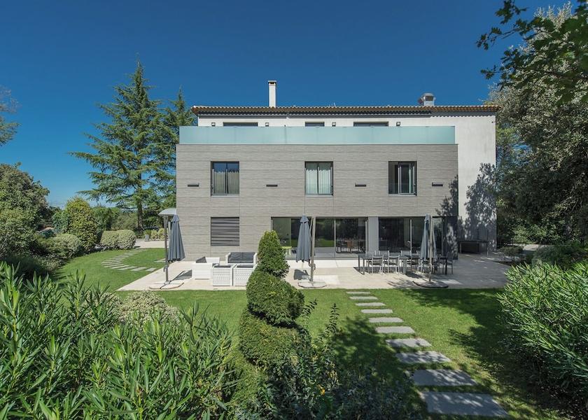 Provence - Alpes - Cote d'Azur Fuveau Exterior Detail