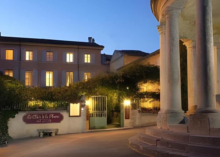 Auvergne-Rhône-Alpes Grignan Hotel Exterior