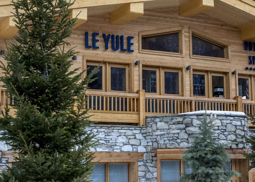 Auvergne-Rhône-Alpes Val-d'Isere Front of property