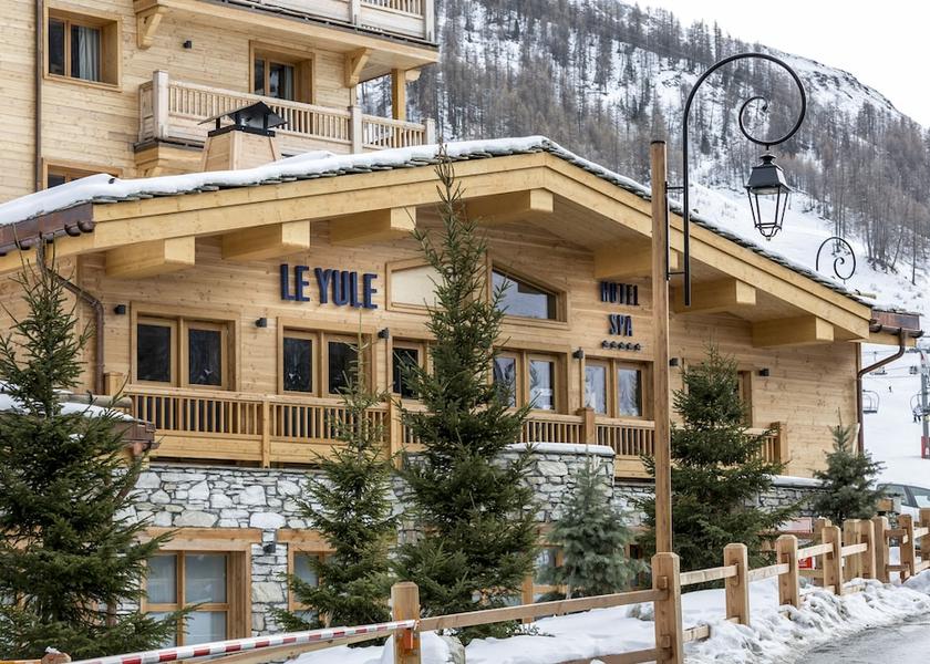 Auvergne-Rhône-Alpes Val-d'Isere Front of property