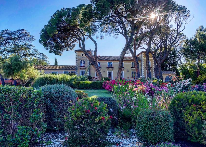 Occitanie Saint-Gilles Property Grounds