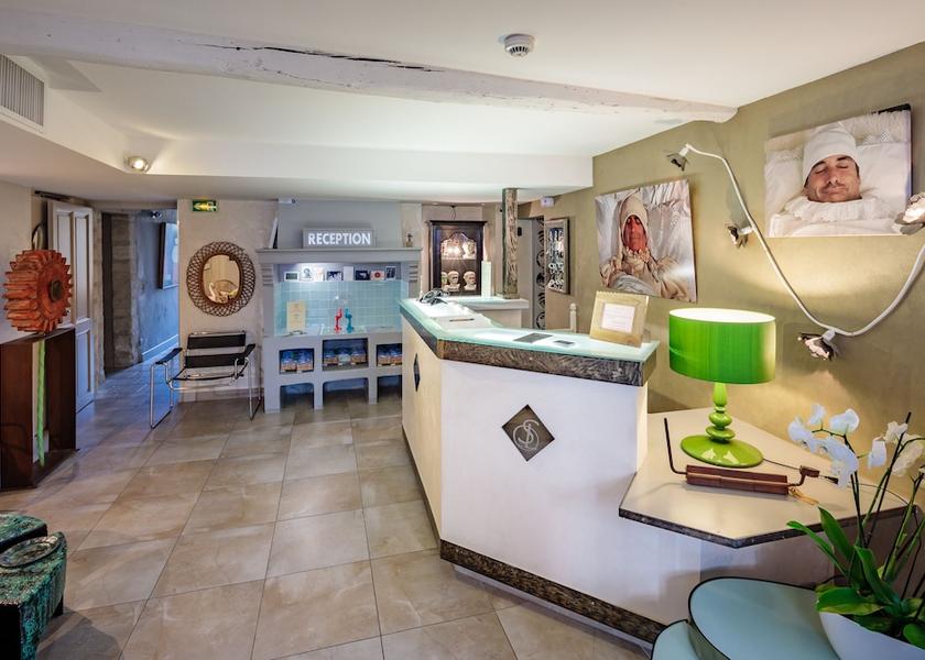 Occitanie Villeneuve-les-Avignon Reception