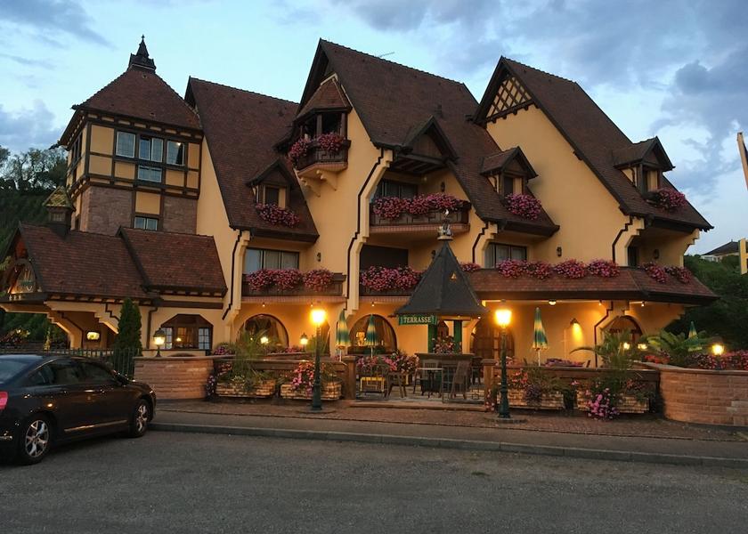 Grand Est Mittelwihr Front of property - evening/night
