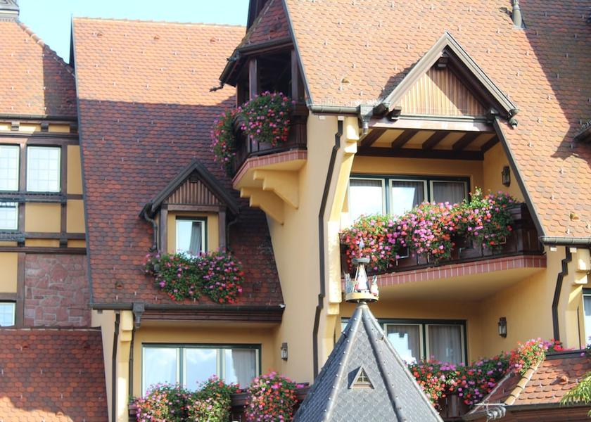 Grand Est Mittelwihr Front of property