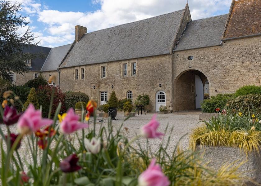 Normandy Crepon Courtyard
