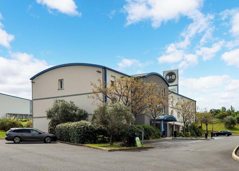 Occitanie Pezenas Front of property