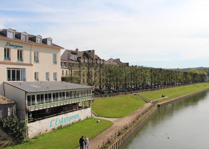 Ile-de-France Poissy Entrance