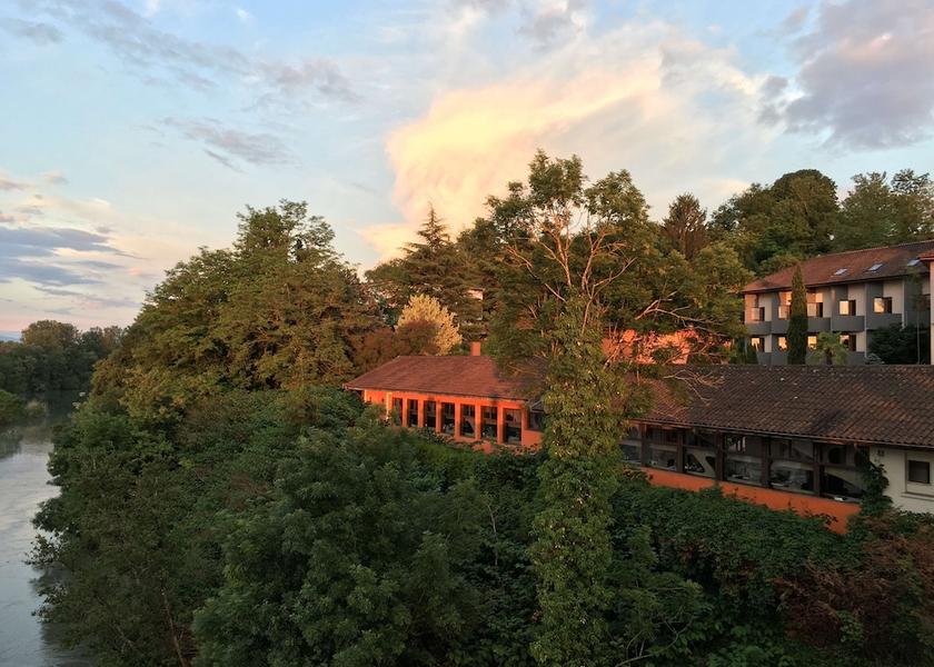 Auvergne-Rhone-Alpes Jons Exterior Detail